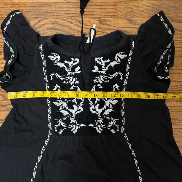 By Anthropologie Embroidered Black and White Women's Top Size XXS - Picture 10 of 11